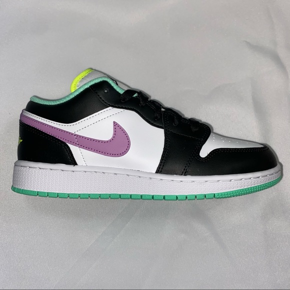 Jordan Shoes - Nike Air Jordan 1 Mid GS Violet Shock 6.5Y 8W New